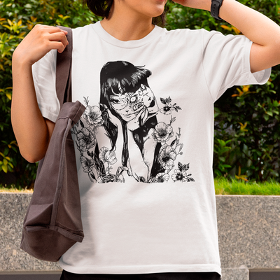 Camiseta Básica Unissex Tomie Junji Ito Flowers Terror-branco